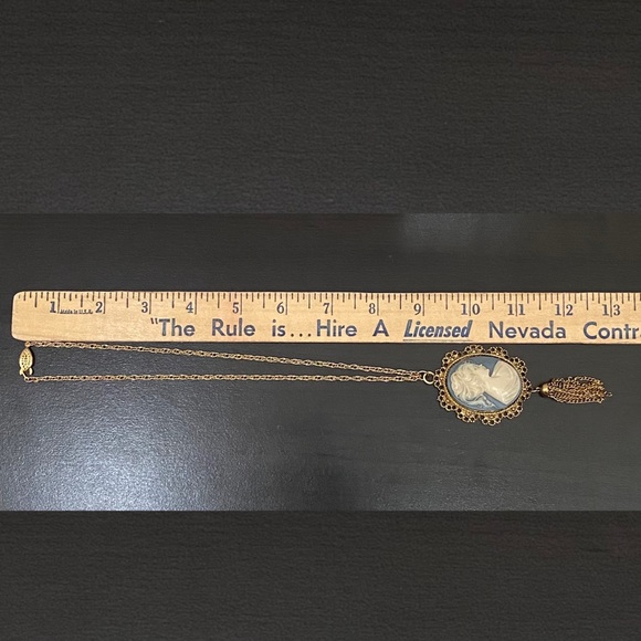 Vintage Unsigned Blue Cameo Pendant Necklace - Picture 9 of 15